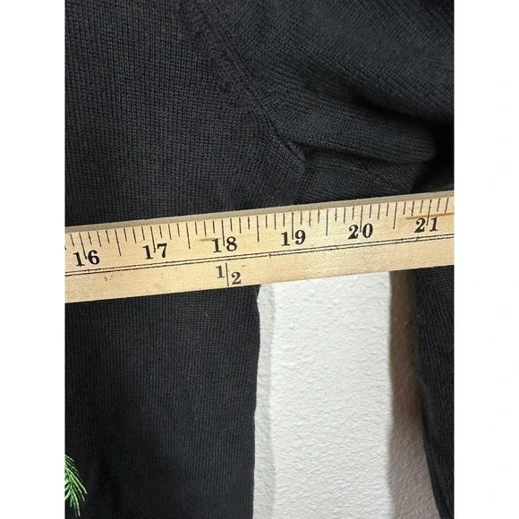 Croft & Barrow Sweater Womens Medium Penguin Christmas Cardigan Holiday Cute Pul - Picture 4 of 5